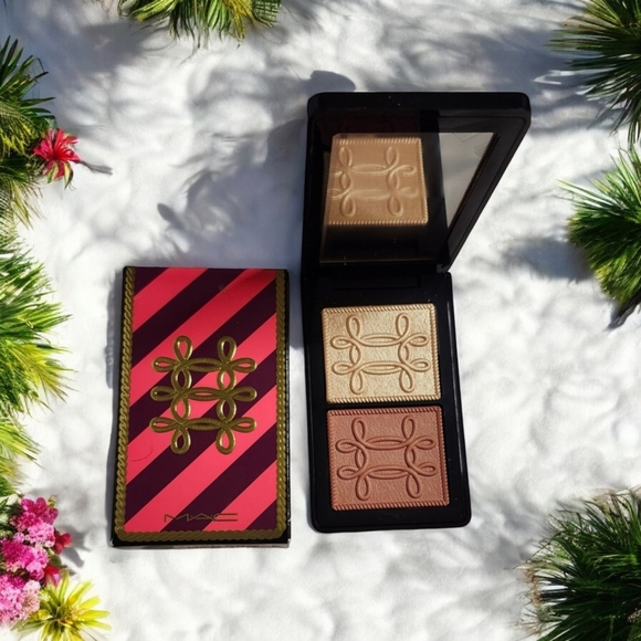 MAC Nutcracker Sweet Copper Face Compact, Whisper of Gilt - Picture 2 of 5